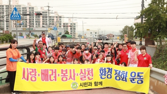 구미 시민단체 '시민과 함께’, 밝은 거리 조성 위해 벽화그리기 봉사활동 나서