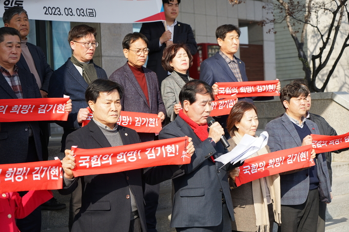 구미시의회 국민의힘 소속 20명의 의원들이 김기현후보를 당대표로 지지하고 나섰다.