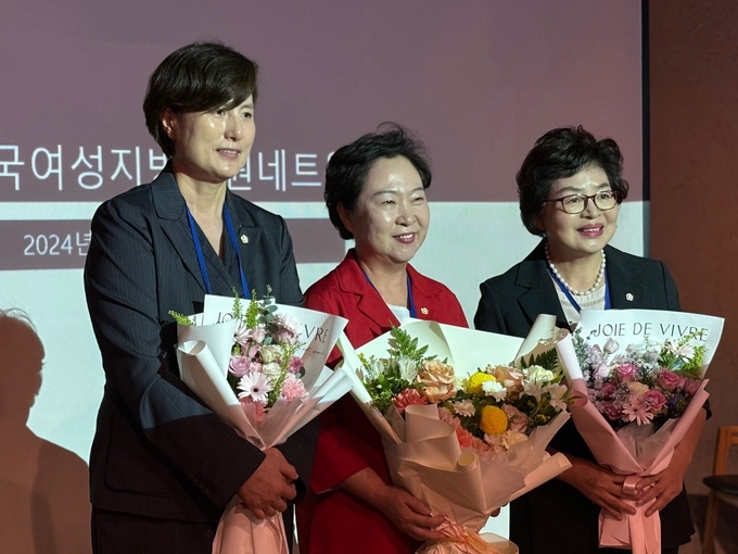 봉화군의회 김상희 의원(가운데), 전국여성지방의원네트워크 공동대표 임명