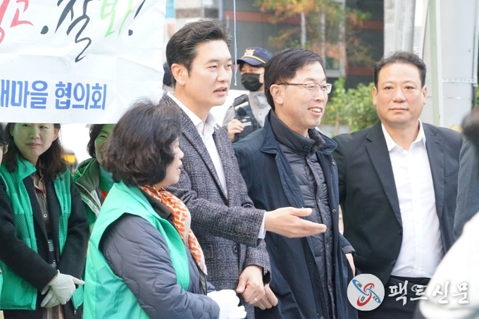 손내민사람 김창혁 경북도의원, 우측 남병국 건설국장