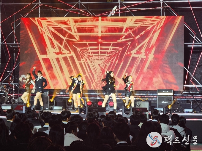 경북교육청, 청소년 행복 콘서트 in 경산_포항_구미 개최(너의 꿈을 응원해! 희망 가득한 청소년 행복 콘서트 열려)(2023 청소년 행복 콘서트 모습)