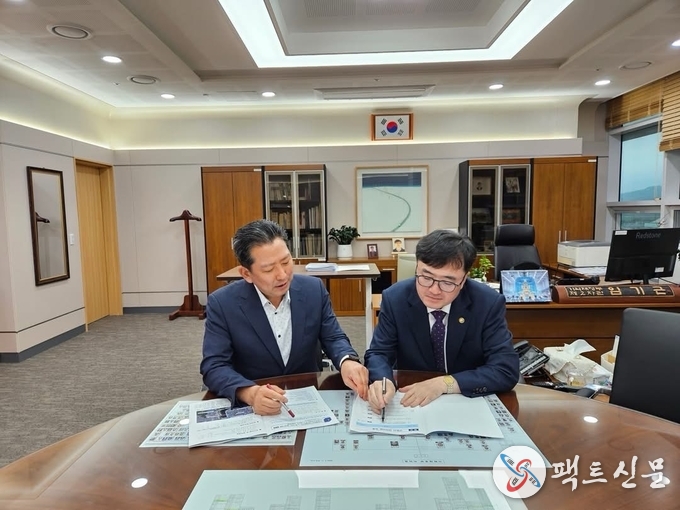  임기근 기획재정부 제2차관(오른쪽)