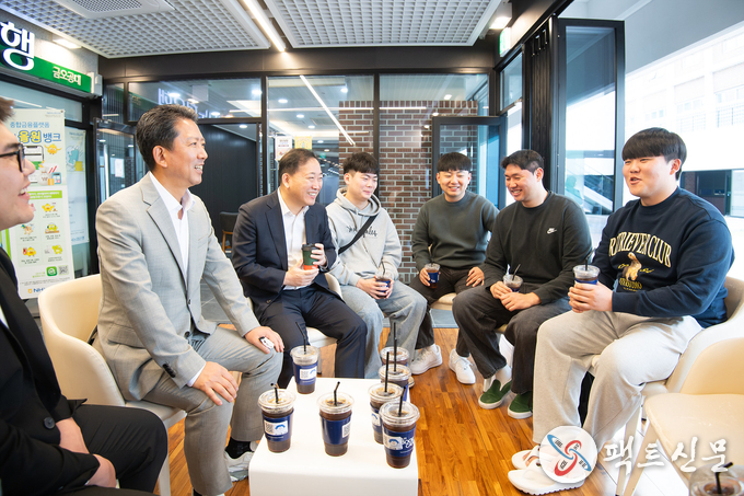김장호구미시장이 청년지원사업에 대해 금오공대 청년들과 소통을 가졌다.(2024년 4월 23일)