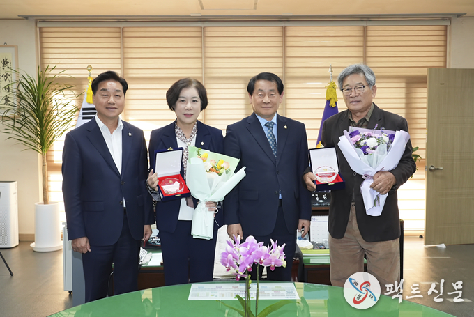 좌에서 두번째 김정림의원, 네번째 이재갑의원