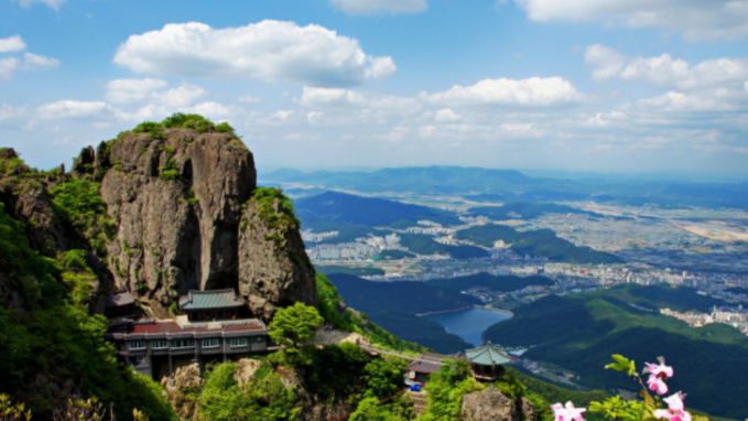 [기획기사] 대한민국 중심에서 다시 뛰는 도시, 구미