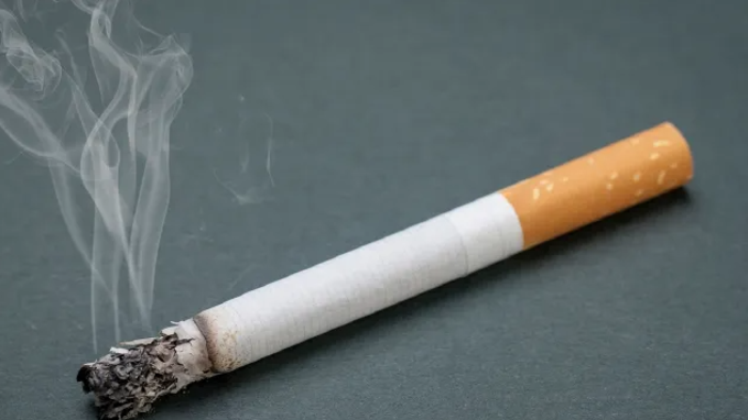 [칼럼] 담배, 팔면서 죄인 만드는 사회의 위선